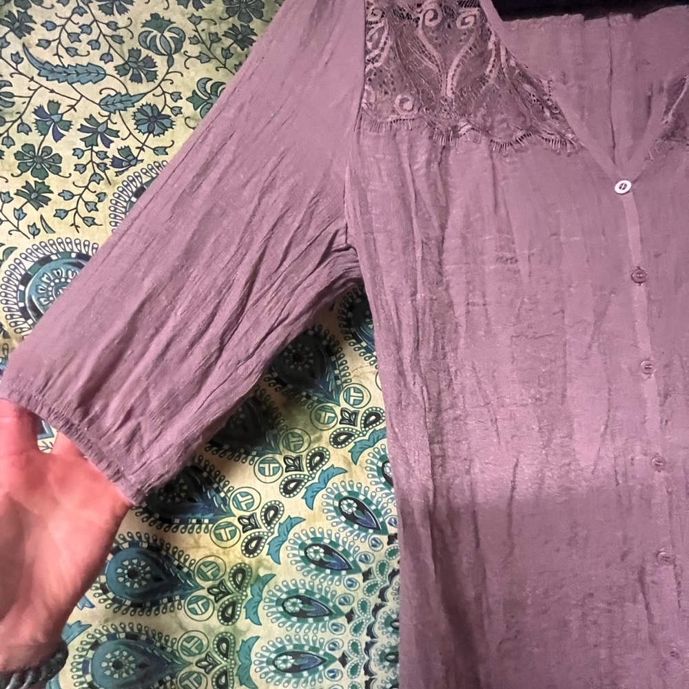 Beautiful Blouse - Picture 3 of 6